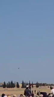 יוון: מטוס F-4 פנטום של חיל האוויר היווני התרסק במהלך מפגן...