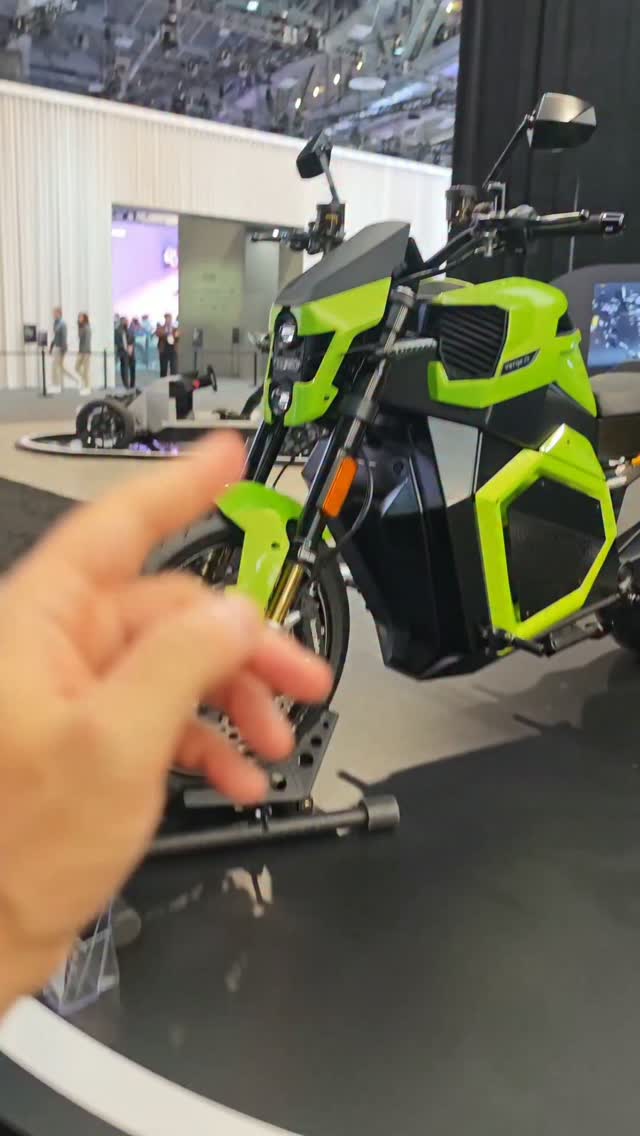 ככה נראה אופנוע מהעתיד? עם מנוע גלגל חשמלי פתוח וסוללת סוליד...