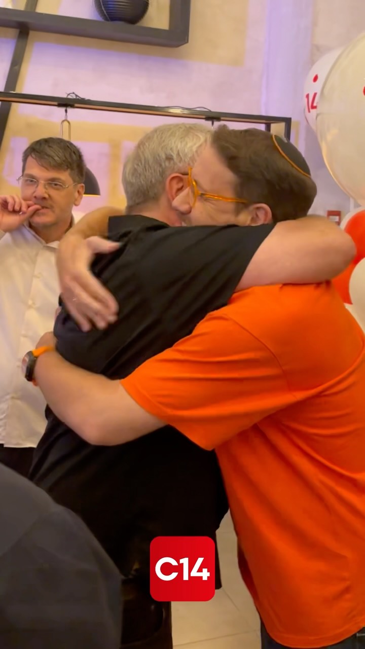 ⁨ שתהיו ל-14 ולא לערוצים אחרים…...