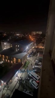 חוזרים לארץ דרך אירופה; המוני הישראלים במוצאי החג באומן (ארי...