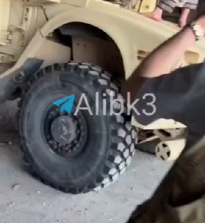 החות'ים מציגים שלל נוסף, משוריין מתוצרת איחוד האמירויות...