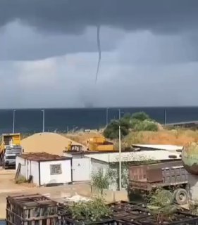 חופי לבנון, מדרום לביירות...