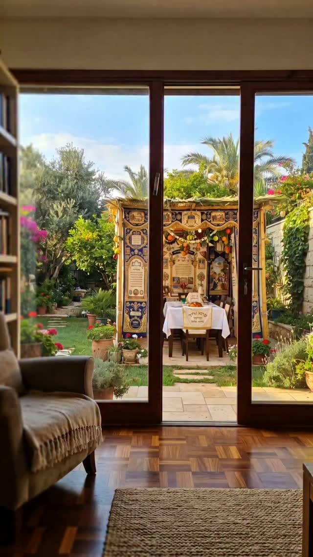 אדם שאוכל וישן בסוכה, זה נותן לו שמירה, הגנה ובריאות 🙏🏻...