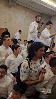 גם העצניק מההפגנות הגיע פגישה בבני ברק למסעדה שבנט הגיע...