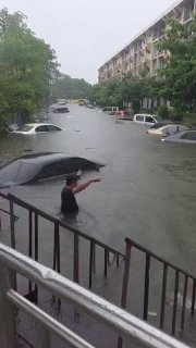 🇹🇭 מושל בנגקוק בתאילנד הכריז על כל 50 הרובעים של בירת תאילנד...
