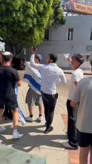 לוס אנג'לס:...