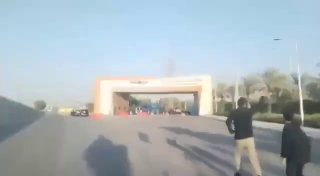 ההפגנות בשדה התעופה אל-נג׳ף:...