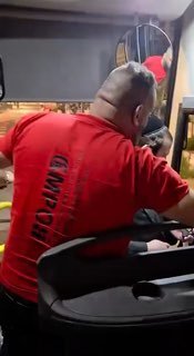 תיעוד: נהג אוטובוס בקו 600 מירושלים לב"ש מתנהג באלימות, מקלל...