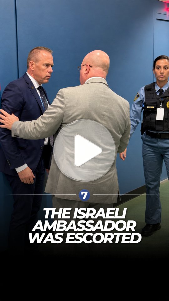 שגריר ישראל באו"ם גלעד ארדן לווה מאולם העצרת הכללית על ידי...
