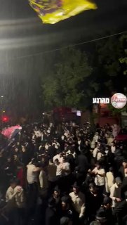 ישיר מניו יורק ברוקלין מול הבית של הרבי 770...