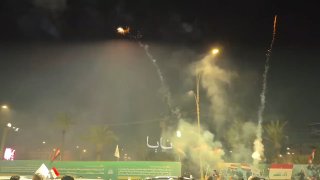 חגיגות שמחה בבגדד עקב עזיבת האמריקאים, מה שנתפס אצלם כניצחון...