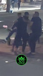 צפו: רגע פינוי מחבל פצוע שנפגע מירי של כטב"מ ישראלי מזרחית...