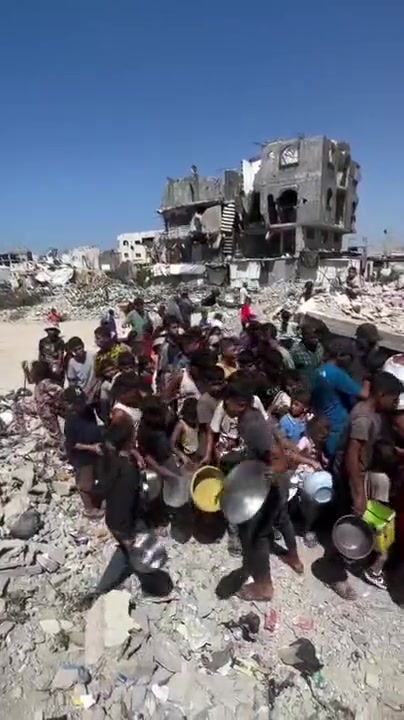 ביום הטבח הנורא הזה חילקתם ממתקים...