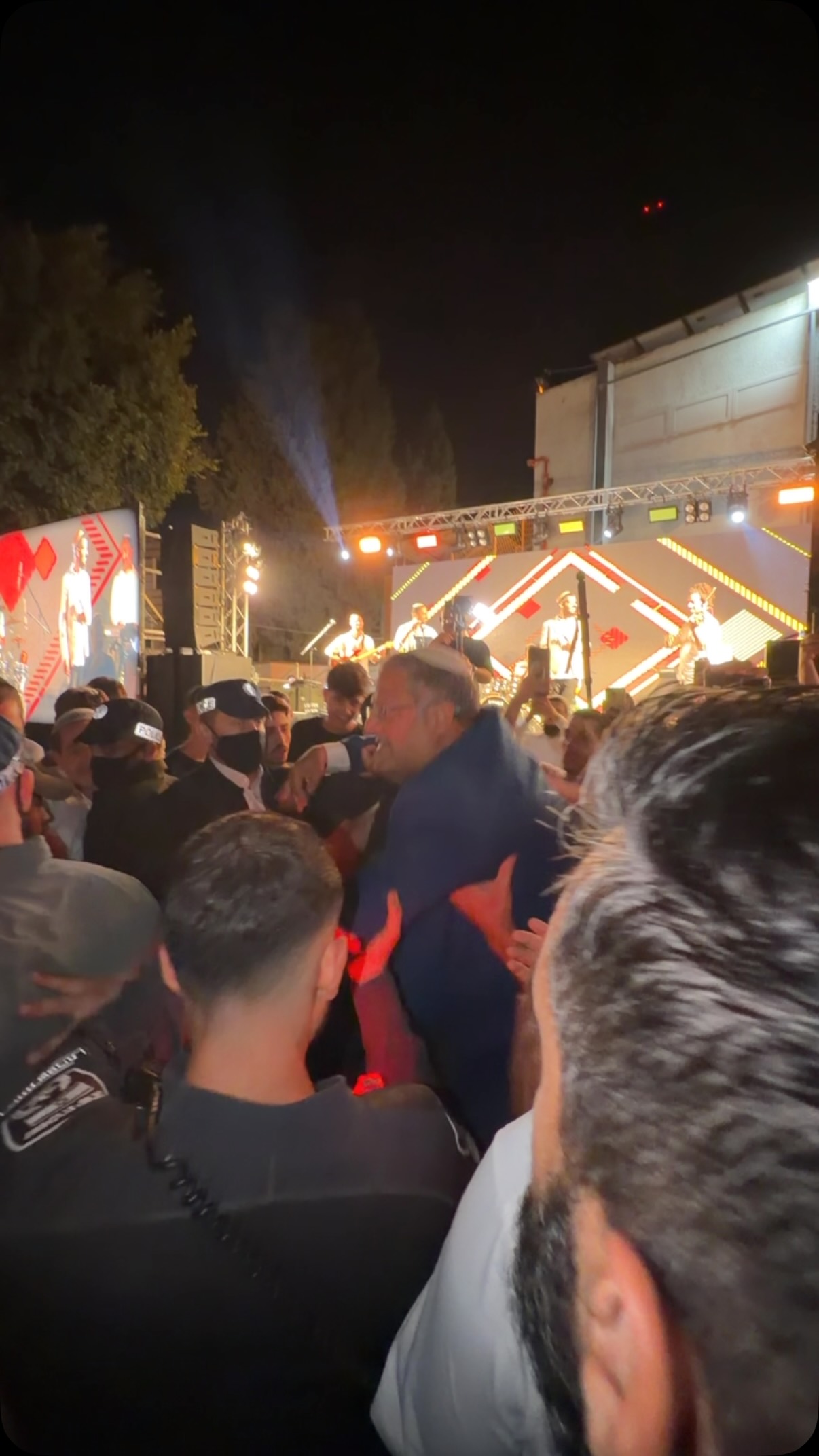 בריקוד עם ספרי התורה בשדרות. עם ישראל לא מפחד!🇮🇱...