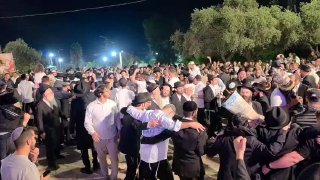 הקפות שניות למרגלות מערת המכפלה עם הזמן מנדי ג׳רופי...