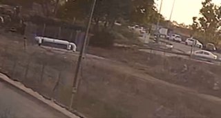 שתי צעירות נמלטות מהמסיבה בנובה, מחבל מתועב רודף אחריהן, רוצח...