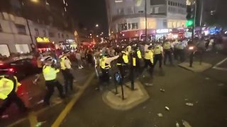 פרעות המוסלמים הגיעו גם ללונדון, כרגע מדווח על 4 עצורים. כרגע...