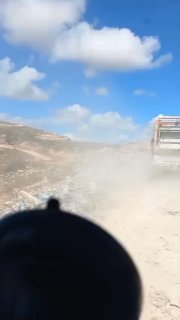 תיעוד: יהודים תוקפים משאית אשפה ליד הכפר אל-מור'ייר,...