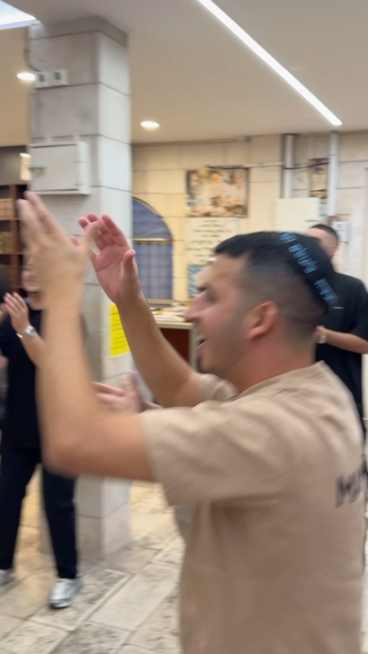 שמחה וריקודים אצל הבבאסאלי הקדוש הרביהושעמרגליתאמונה שמחה...