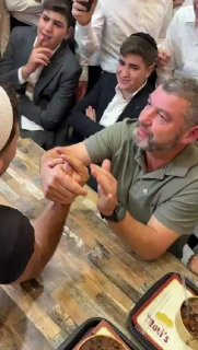 אמש בבני ברק, וינטר התקבל באהדה מצד צעירים חרדים. כזכור, וינטר...
