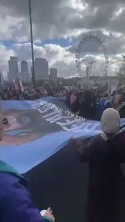 לונדון כעת: הפגנה פרו פלסטינית השוללת את קיומה של מדינה ישראל...