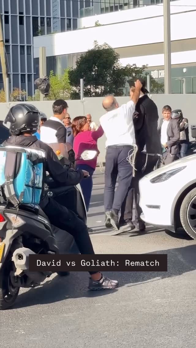 בחזרה בזירה: דוד, גוליית ואמא של דוד...