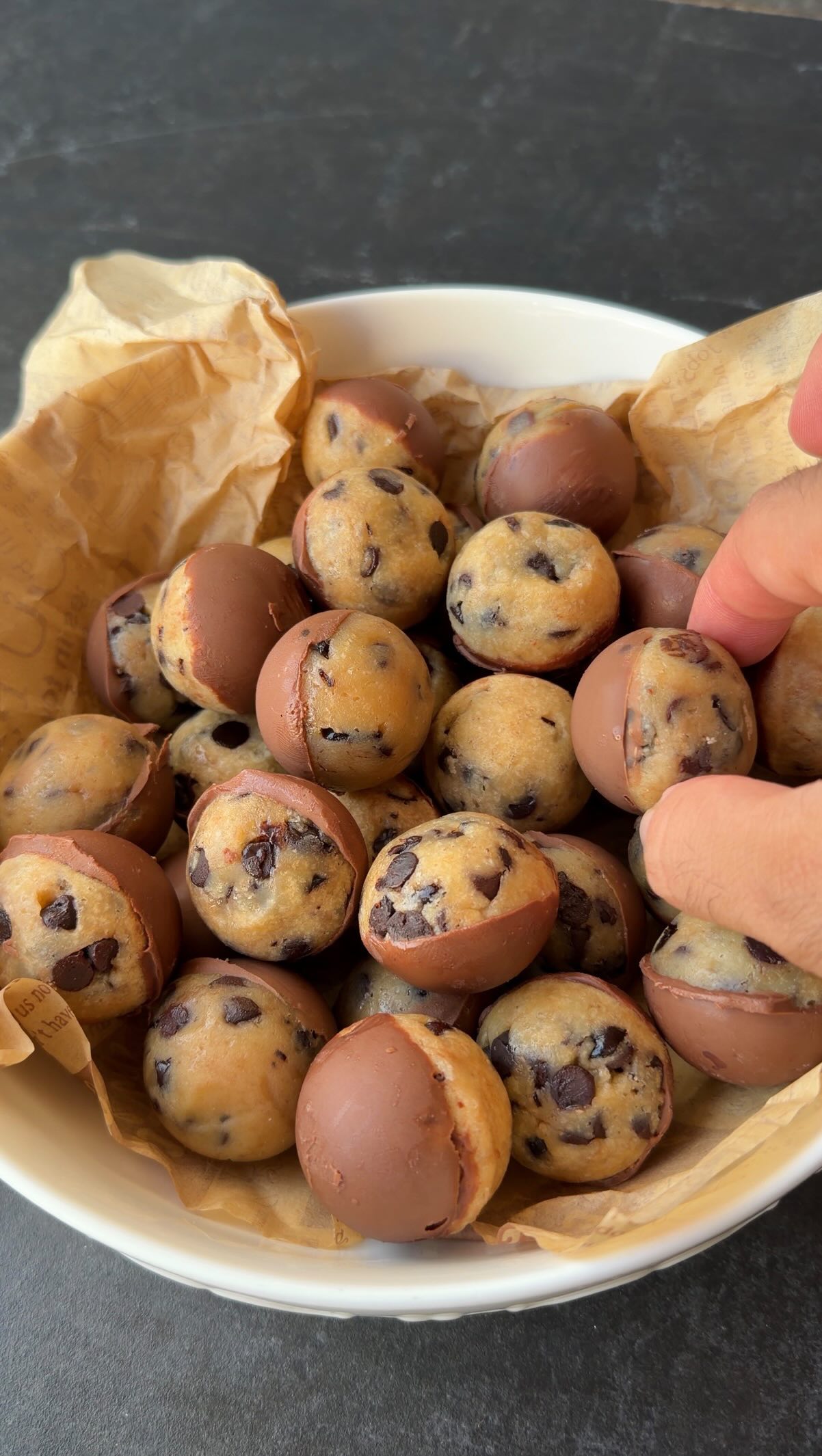 ⁨ כדורי עוגיות שוקולד צ׳יפס וקריספי שוקולד🍪 🍫...