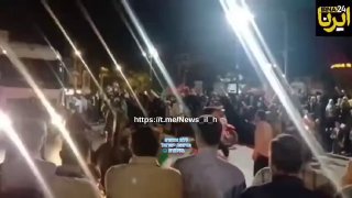 איראן מציגה את הכטב"מים שלה בעצרת הלילית בבורוג'רד...