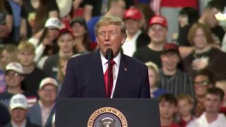טראמפ לועג בעצרת בחירות: "הכי אני אוהב את 'להט"בים למען פלסטין'...