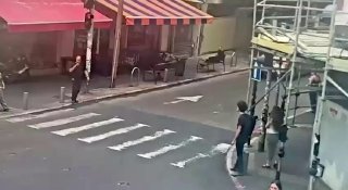 תיעוד ממצלמת האבטחה: כך נראו רגעי קריסת המבנה בתל אביב...