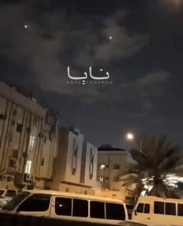 תיעוד מיוחס לטילים בליסטיים של החות'ים בשמי ריאד לפני זמן קצר....