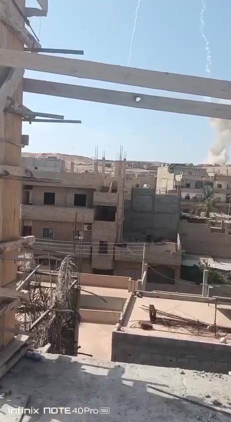 פיצוץ ממקור לא ידוע נשמע באזור העיר דיר א-זור שבמזרח סוריה....