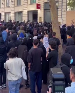 לפחות 160 בני אדם נעצרו עד כה במהומות ברחבי צרפת...