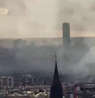פריז מעלה עשן. מקרון יפנה היום לאומה הצרפתית, לא ברור עדיין...