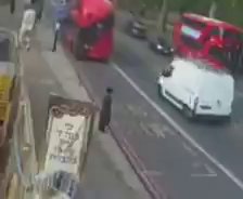 לונדון, סטמפורד היל: חשוד יצא למסע תקיפות על רקע שנאה נגד מספר...