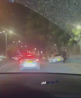 תיעוד פסיכי מסח׳נין: באמצע הכביש ולעיני עוברים ושבים - רעול...