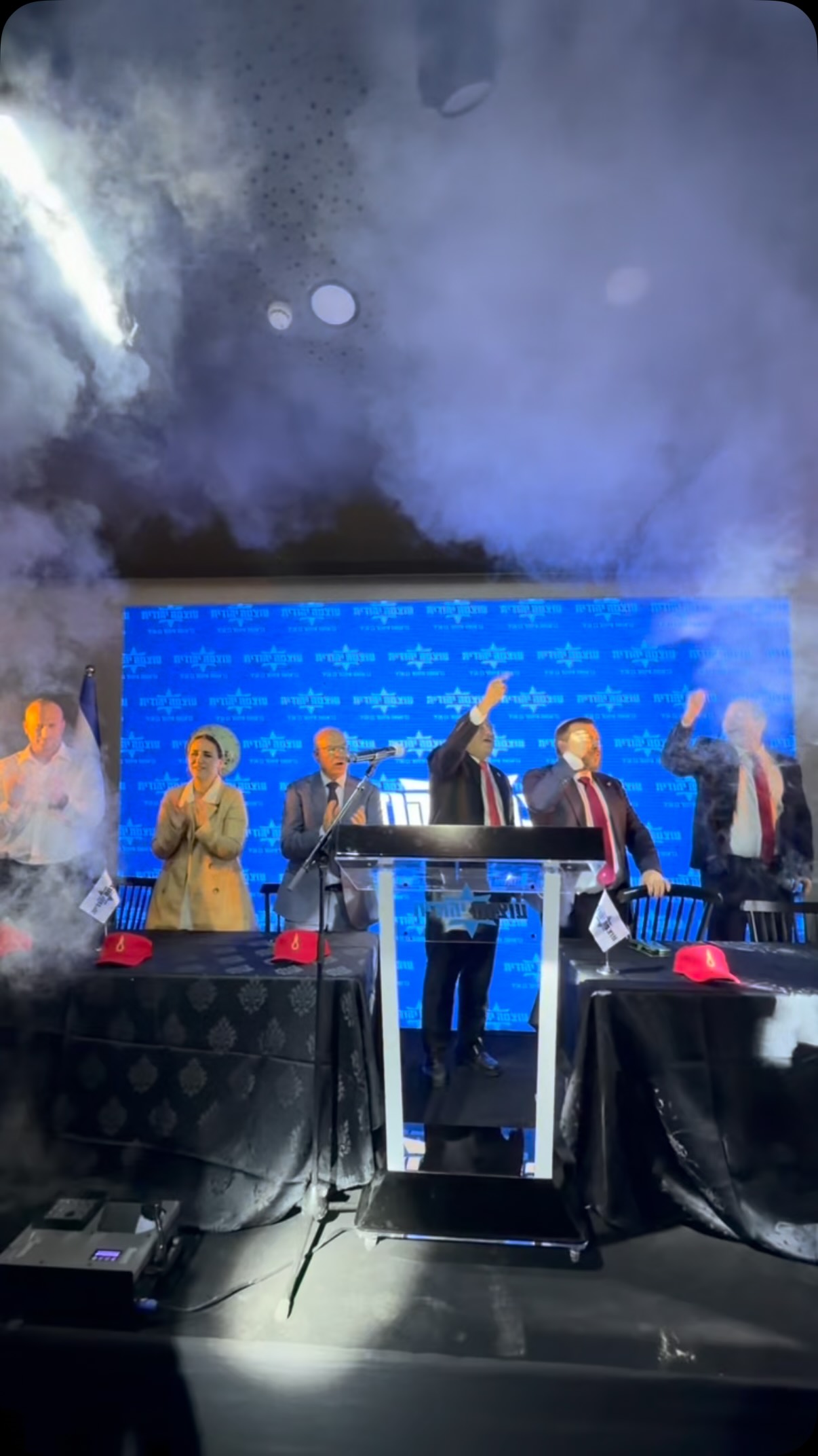 ממשיך לחרוש את הארץ, מדן ועד אילת, לפגוש אתכם, לחבק אתכם...