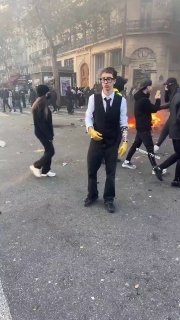 צרפת: זהו אחד מסרטוני המהומות הפופולרים ביותר ברשת אחרי...