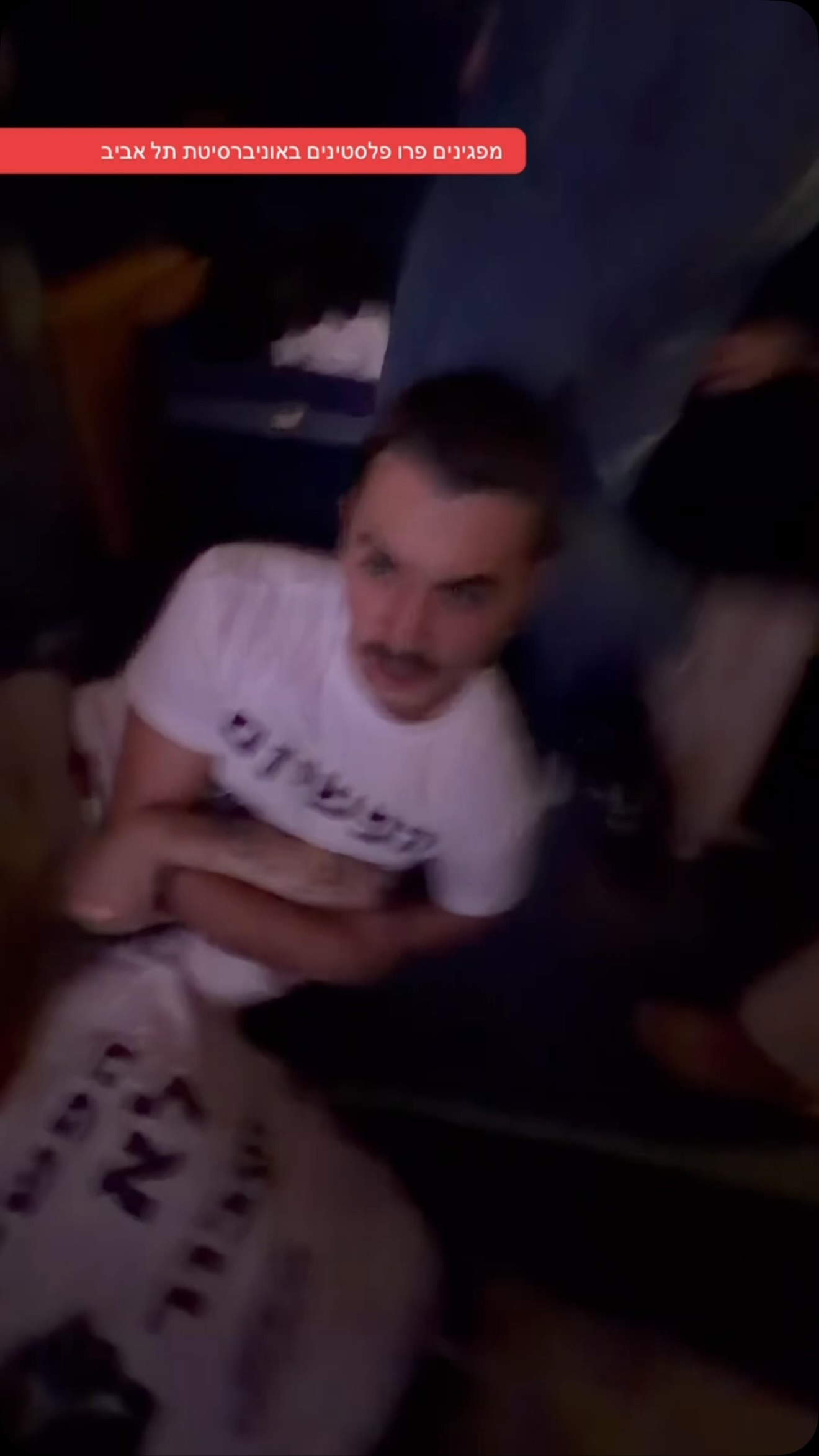 מפגינים פרו פלסטינים באוניברסיטת תל אביב...