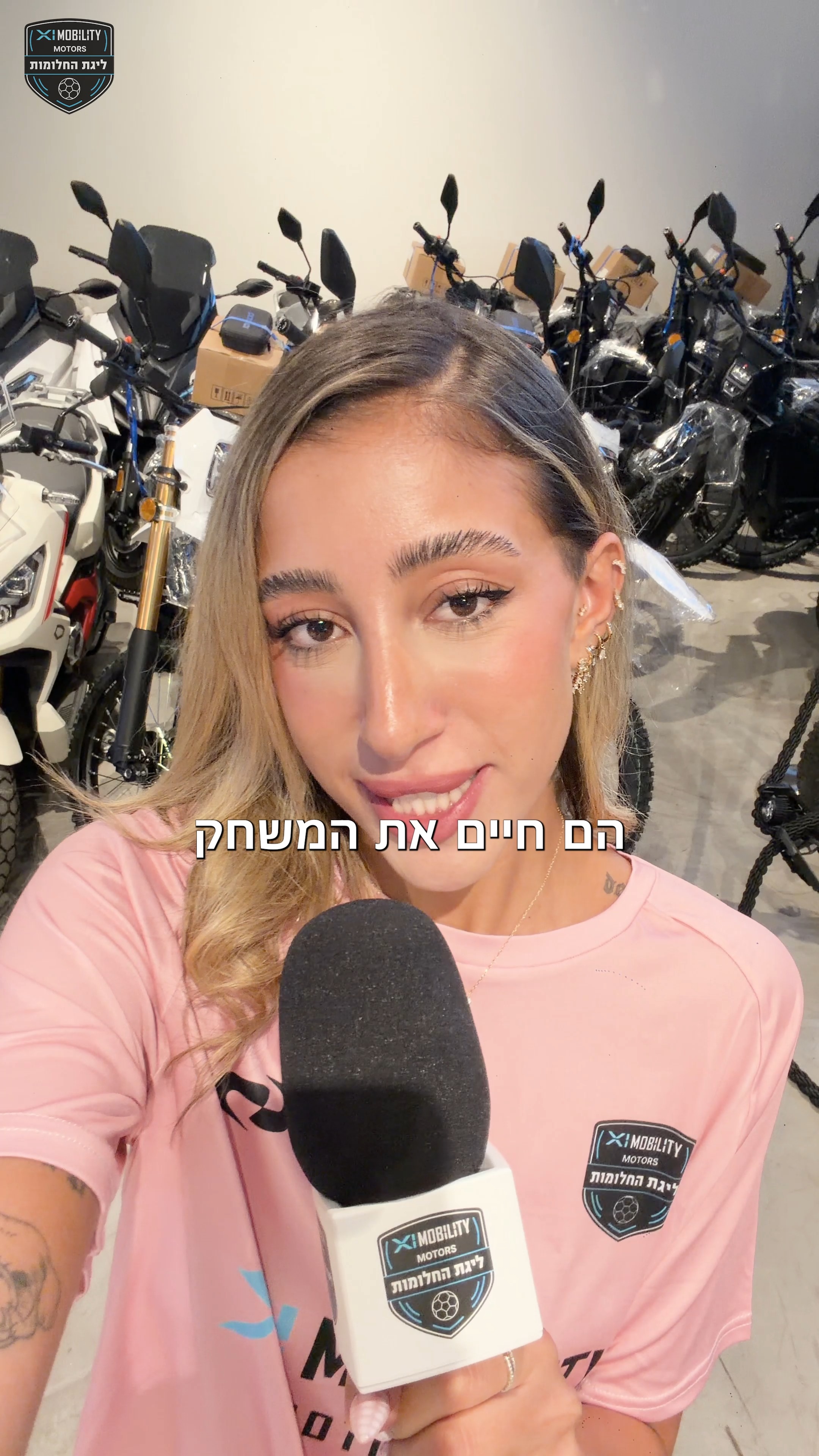 עשרה שחקנים כבר בהרכב....