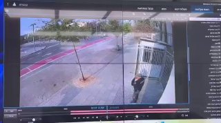3 שעות, ועדיין לא נתפס: מגיע עם קורקינט, חוטף את האקדח מהמאבטח -...