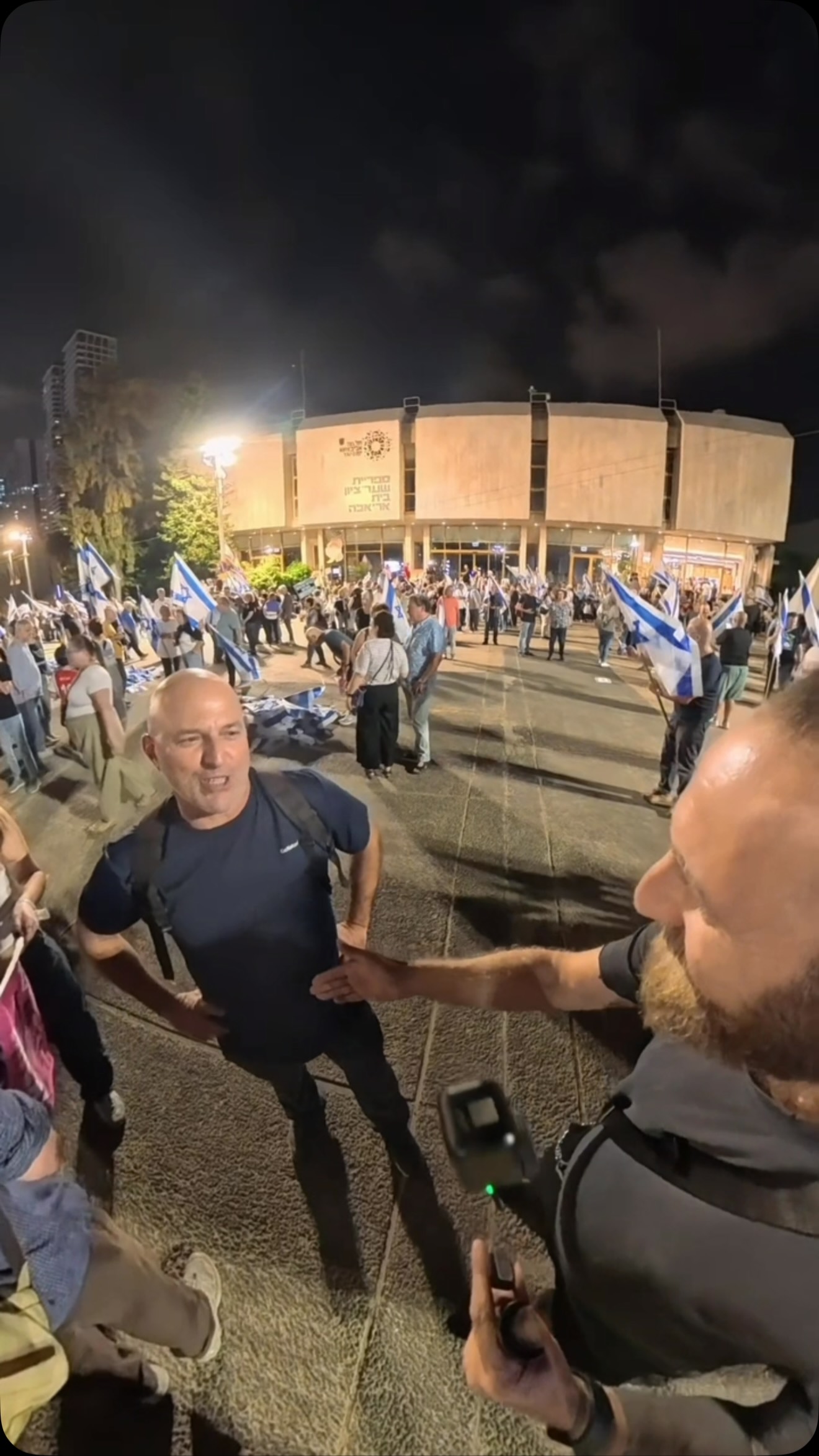 איש השאאאלום 😅 שמאל ימין פוריו...