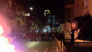 כח של מג"ב הגיע להפגנה במאה שערים עם רימוני הלם...