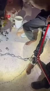 אדם חולץ לאחר שנמצא כפות בשרשראות ברהט:...