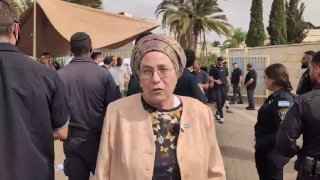 השרה אורית סטרוק הגיעה לרהט: "אנחנו במלחמה על המדינה, צאו...