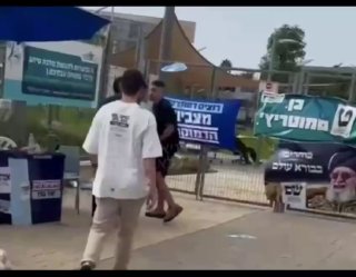 🚨 מתנדבי הדמוקרטים הותקפו מחוץ לקלפי בחולון...