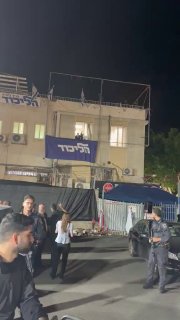 ראש הממשלה נתניהו בסיור בנתניה ומעודד אנשים לצאת להצביע...