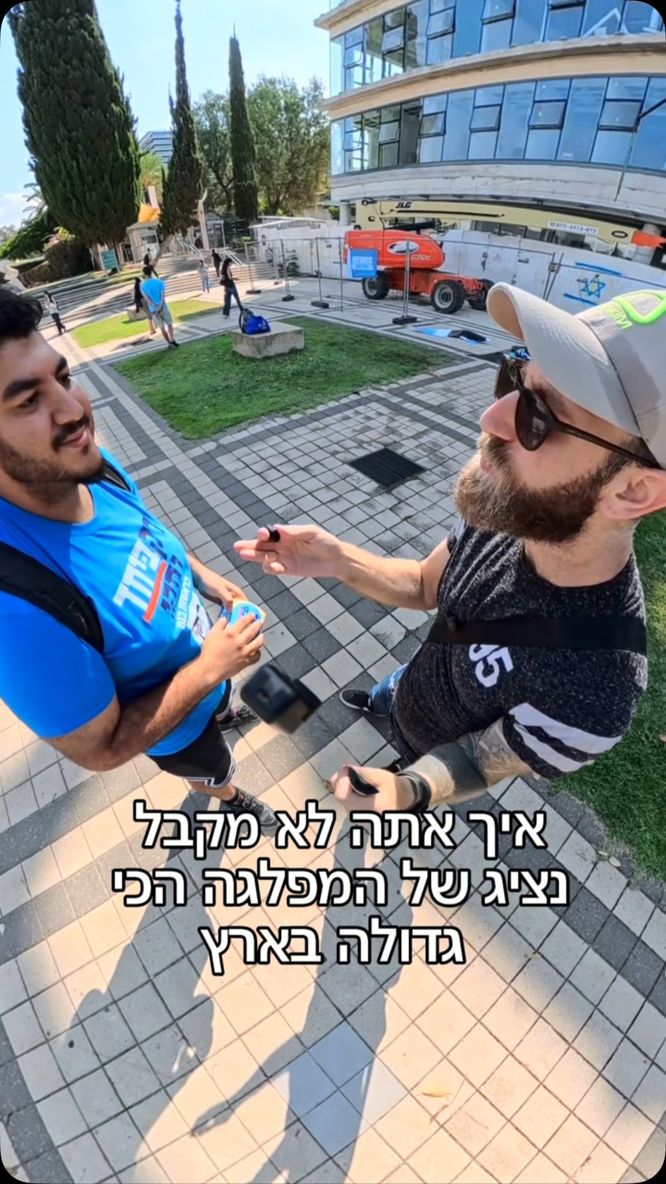 חיים בסרט שמאל ימין פוריו...