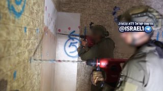חברון: צה"ל הרס הבוקר את בתיהם של שני המחבלים מההיתקלות בצומת...