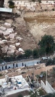כוחות צה"ל מבצעים מעצרים בשכונת עין דיר בחה בחברון - שם פוצצו...